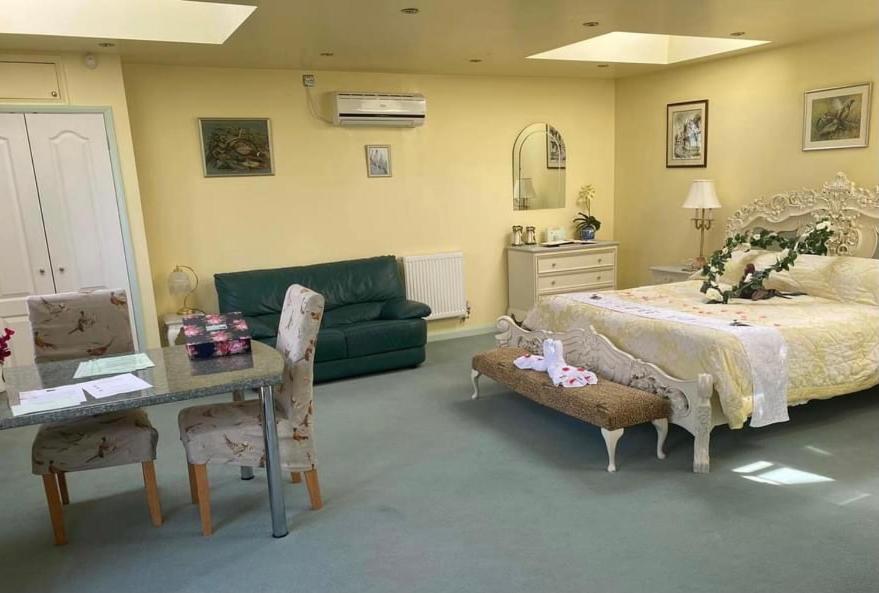 Pheasant Suites Colchester Ngoại thất bức ảnh